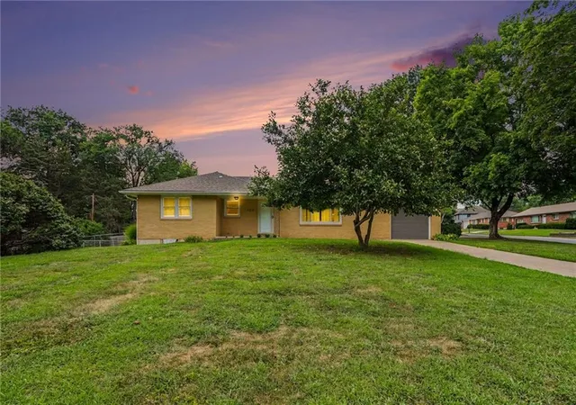 3rd image of 108 Highland Dr, Smithville, MO 64089 | MLS# 2634524