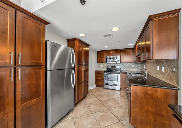 Photo 3 of Condo for sale at 600 Admiral Blvd #602, Kansas City, MO 64106 | MLS# 2634535 | Listing updated on 2026-09-04