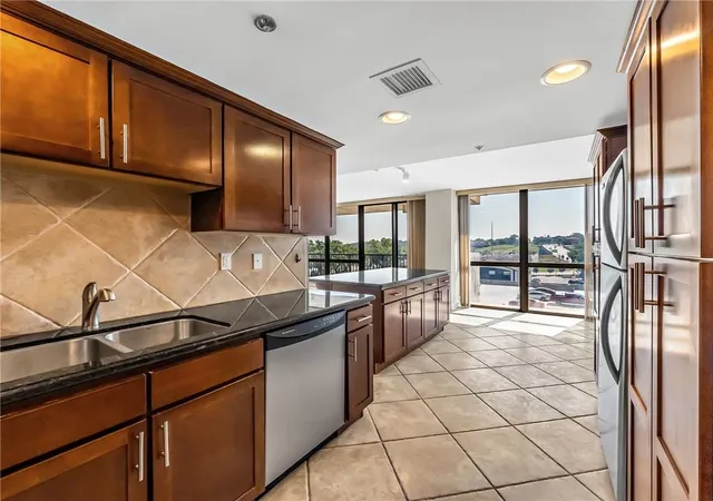 Photo 5 of Condo for sale at 600 Admiral Blvd #602, Kansas City, MO 64106 | MLS# 2634535 | Listing updated on 2026-09-04