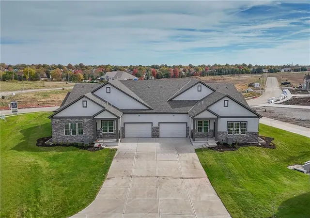 4th image of 145 S Diane Dr, Olathe, KS 66061 | MLS# 2634537