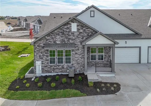 5th image of 145 S Diane Dr, Olathe, KS 66061 | MLS# 2634537