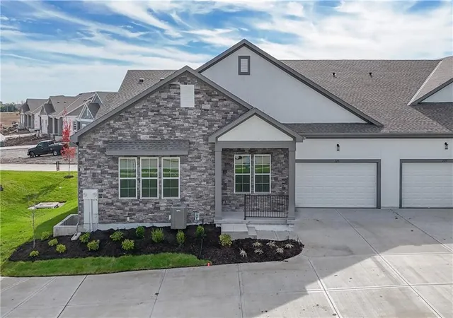 4th image of 141 S Diane Dr, Olathe, KS 66061 | MLS# 2634538