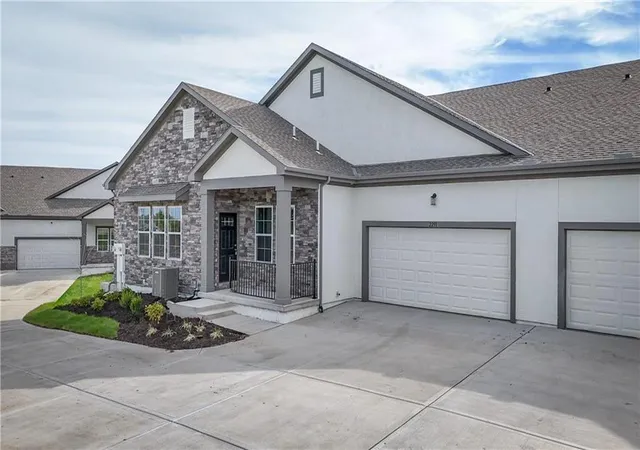 5th image of 141 S Diane Dr, Olathe, KS 66061 | MLS# 2634538