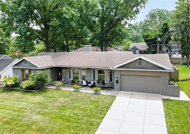 2nd image of 5701 W 84th Ter, Overland Park, KS 66207 | MLS# 2634552