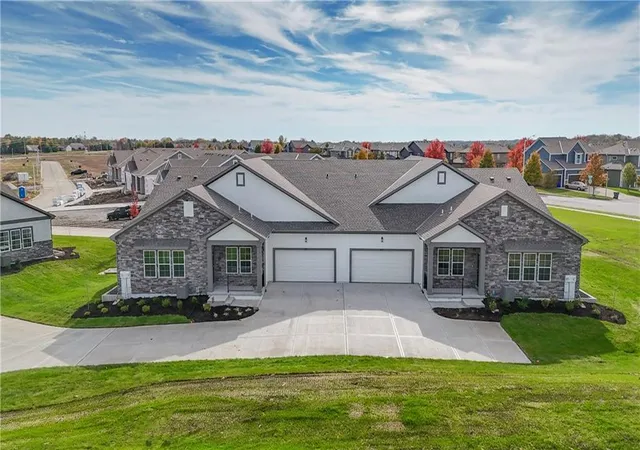 3rd image of 155 S Diane Dr, Olathe, KS 66061 | MLS# 2634554