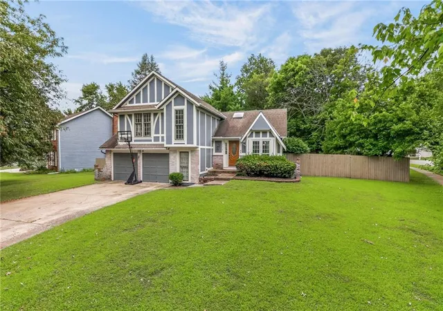 Photo 2 of Sale Pending at 8216 Nw Delta Dr, Kansas City, MO 64151 | MLS# 2634557 | Listing updated on 2026-08-17