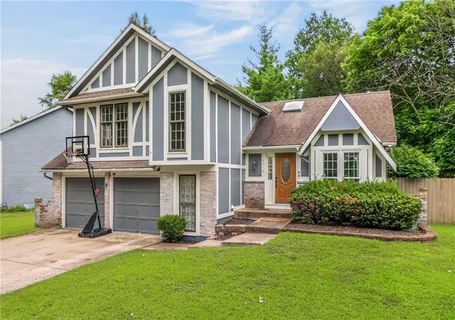 Photo 3 of Sale Pending at 8216 Nw Delta Dr, Kansas City, MO 64151 | MLS# 2634557 | Listing updated on 2026-08-17