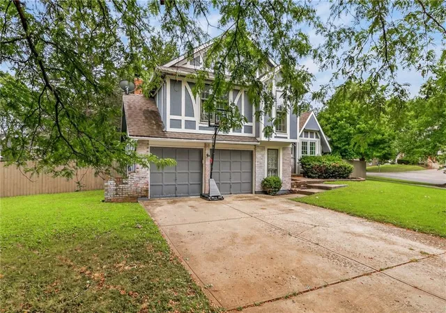 Photo 3 of Sale Pending at 8216 NW Delta Dr, Kansas City, MO 64151 | MLS# 2634557 | Listing updated on 2026-08-17