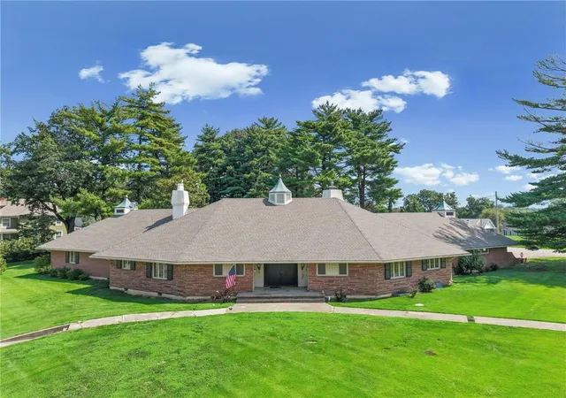 Photo 1 of Single family home for sale at 804 N Main St, Carrollton, MO 64633 | MLS# 2634558 | Listing updated on 2026-08-14