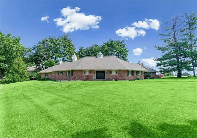 Photo 3 of Single family home for sale at 804 N Main St, Carrollton, MO 64633 | MLS# 2634558 | Listing updated on 2026-08-14