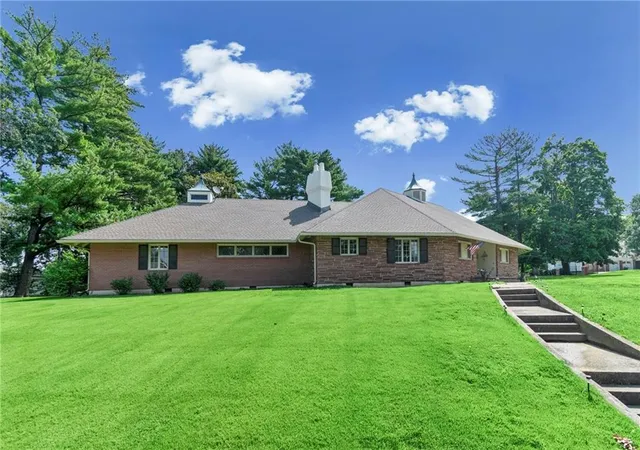 Photo 4 of Single family home for sale at 804 N Main St, Carrollton, MO 64633 | MLS# 2634558 | Listing updated on 2026-08-14