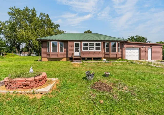 Photo 1 of Single family home for sale at 305 E Elm St, Polo, MO 64671 | MLS# 2634559 | Listing updated on 2026-10-03
