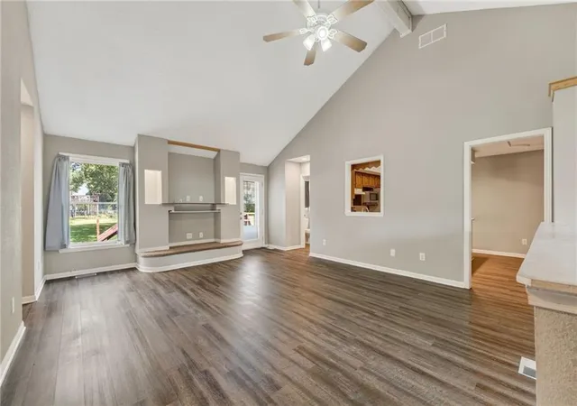 Photo 3 of Single family home for sale at 305 E Elm St, Polo, MO 64671 | MLS# 2634559 | Listing updated on 2026-10-03