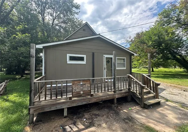 Photo 3 of Single family home for sale at 1408 N 3rd Street, Neodesha, KS 66757 | MLS# 2634564 | Listing updated on 2026-09-04