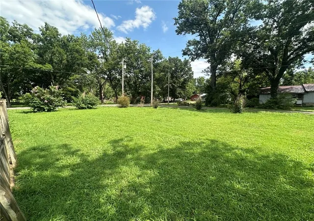 Photo 4 of Single family home for sale at 1408 N 3rd Street, Neodesha, KS 66757 | MLS# 2634564 | Listing updated on 2026-09-04