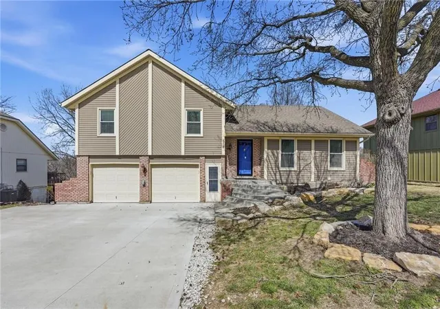 Photo 1 of Sale Pending at 518 Nw 65th Terrace, Kansas City, MO 64118 | MLS# 2634565 | Listing updated on 2026-08-14