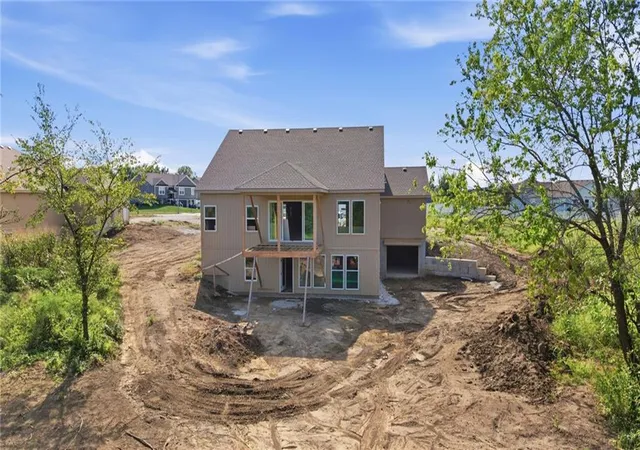 Photo 3 of Single family home for sale at 21401 Twin Oaks Pkwy, Peculiar, MO 64078 | MLS# 2634568 | Listing updated on 2026-10-07