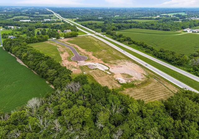 5th image of 823 Kidwell Ct, Lone Jack, MO 64070 | MLS# 2634569