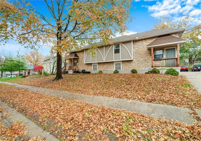 Listing Photo 4 - Condo for sale in building located at 2825 Tepee Ave, Independence, MO 64057