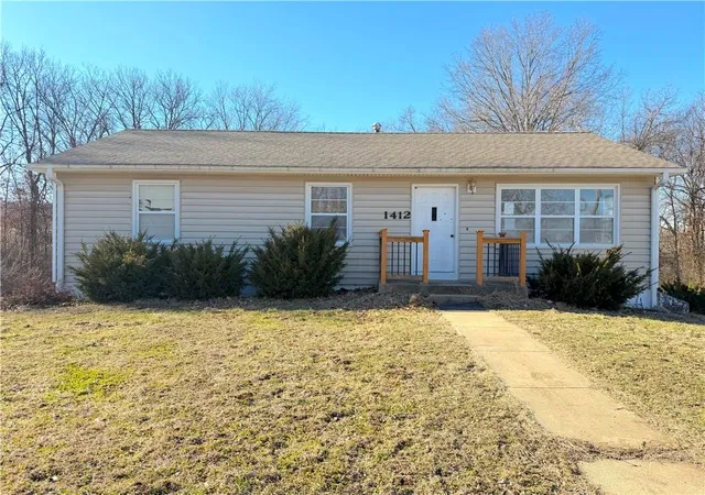 1st image of 1412 Ridgeway Dr, Richmond, MO 64085 | MLS# 2634576