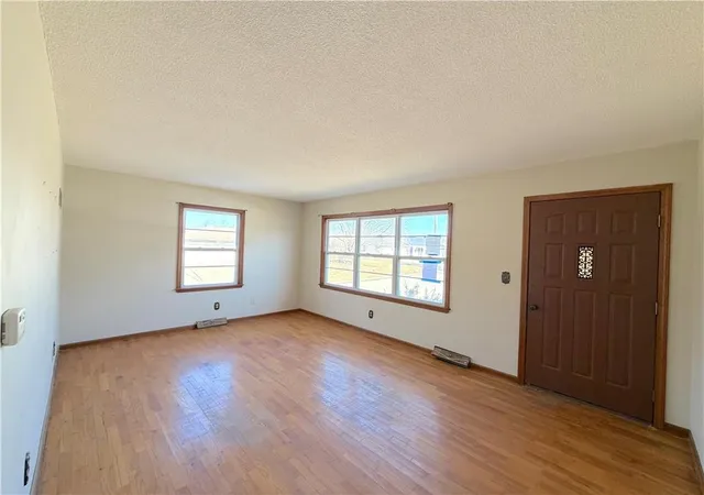 3rd image of 1412 Ridgeway Dr, Richmond, MO 64085 | MLS# 2634576