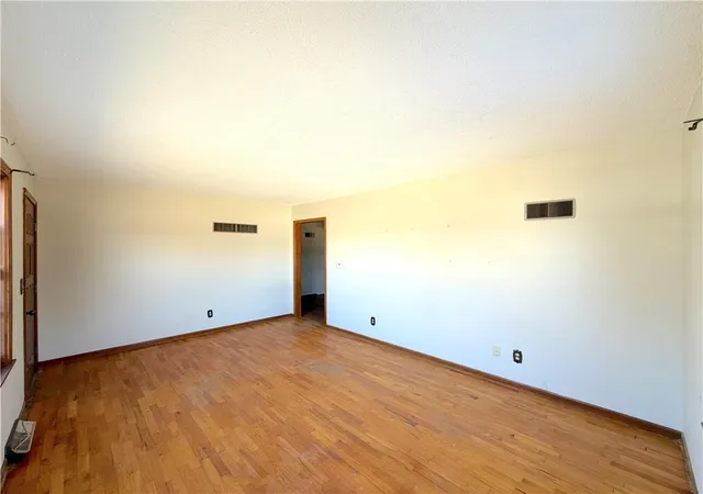 4th image of 1412 Ridgeway Dr, Richmond, MO 64085 | MLS# 2634576