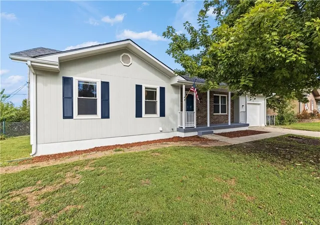 Photo 1 of Single family home for sale at 504 Younger Dr, Harrisonville, MO 64701 | MLS# 2634585 | Listing updated on 2026-09-19