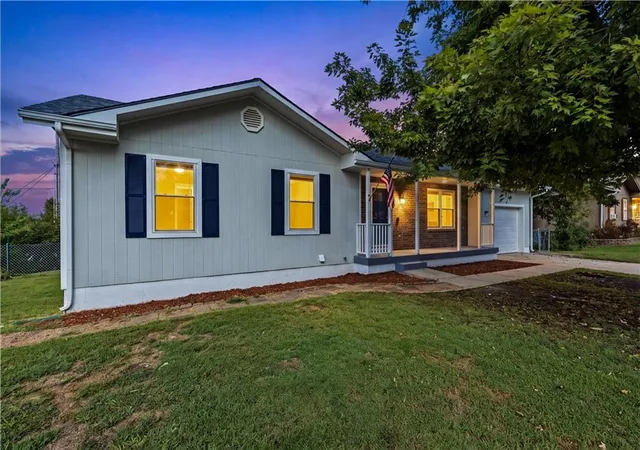 Photo 2 of Single family home for sale at 504 Younger Dr, Harrisonville, MO 64701 | MLS# 2634585 | Listing updated on 2026-09-19