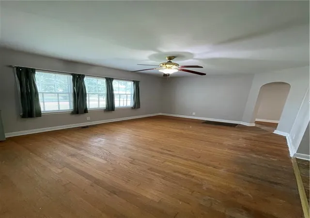 4th image of 3102 Faye Ave, Parsons, KS 67357 | MLS# 2634594