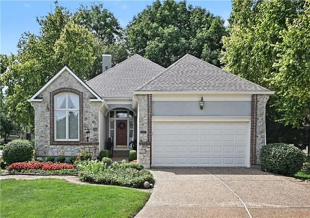 1st image of 12620 Cedar St, Leawood, KS 66209 | MLS# 2634598