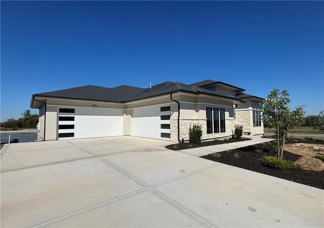 Photo 2 of Single family home for sale at 9502 W 175 Terrace, Overland Park, KS 66221 | MLS# 2634600 | Listing updated on 2026-10-18