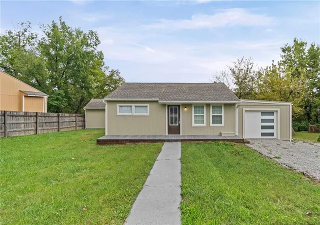 Photo 1 of Single family home for sale at 9122 Askew Ave, Kansas City, MO 64132 | MLS# 2634601 | Listing updated on 2026-10-05