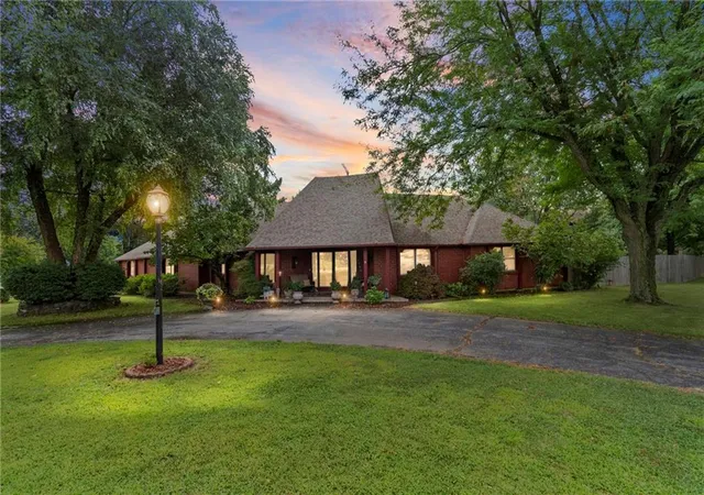 Photo 1 of Single family home for sale at 1900 E Arcadia Dr, Clinton, MO 64735 | MLS# 2634605 | Listing updated on 2026-08-24