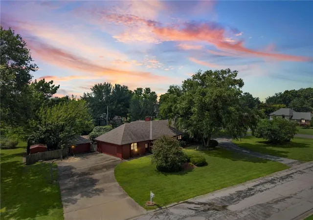 Photo 2 of Single family home for sale at 1900 E Arcadia Dr, Clinton, MO 64735 | MLS# 2634605 | Listing updated on 2026-08-24