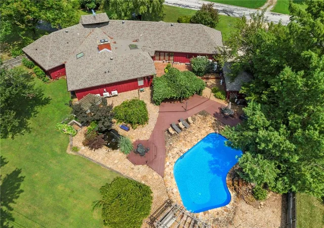 Photo 4 of Single family home for sale at 1900 E Arcadia Dr, Clinton, MO 64735 | MLS# 2634605 | Listing updated on 2026-08-24
