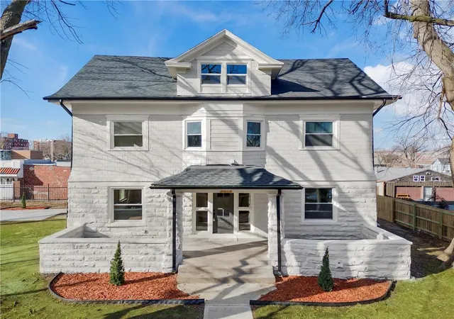 2nd image of 3312 Holmes St, Kansas City, MO 64109 | MLS# 2634606