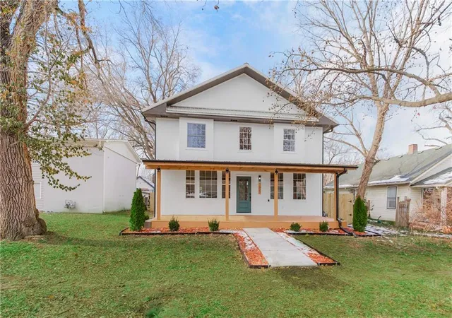 2nd image of 1327 New Jersey St, Lawrence, KS 66044 | MLS# 2634610