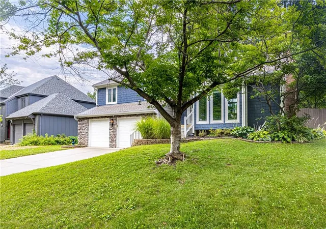 3rd image of 11030 Rene St, Lenexa, KS 66215 | MLS# 2634611