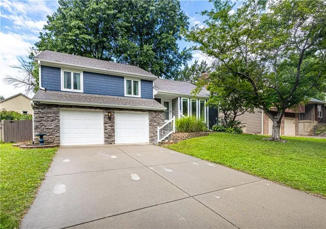 4th image of 11030 Rene St, Lenexa, KS 66215 | MLS# 2634611