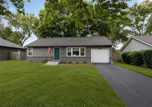 Photo 1 of Single family home for sale at 3904 Ne 52nd Terrace, Kansas City, MO 64119 | MLS# 2634620 | Listing updated on 2026-08-13