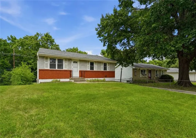 Photo 1 of Single family home for sale at 5520 Ne 59th Terrace, Kansas City, MO 64119 | MLS# 2634625 | Listing updated on 2026-08-31