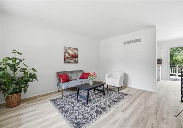Photo 3 of Single family home for sale at 5520 Ne 59th Terrace, Kansas City, MO 64119 | MLS# 2634625 | Listing updated on 2026-08-31