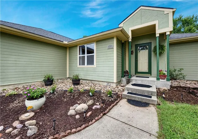 Single family home for sale at 13710 Barber Ave, Bonner Springs, KS 66012 | MLS# 2634629