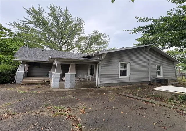 4th image of 1002 S Barbee St, Fort Scott, KS 66701 | MLS# 2634640
