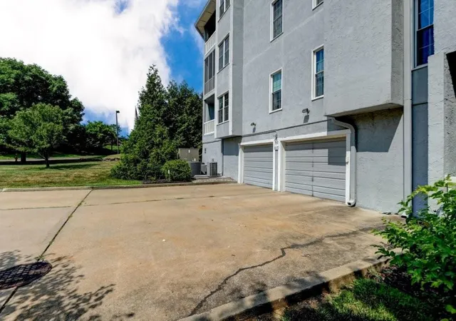 2nd image of 17800 Bolger Rd, Independence, MO 64055