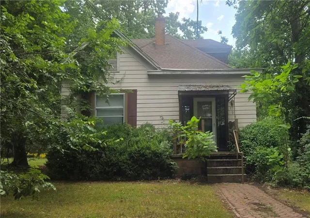1st image of 704 N Catalpa St, Pittsburg, KS 66762 | MLS# 2634644