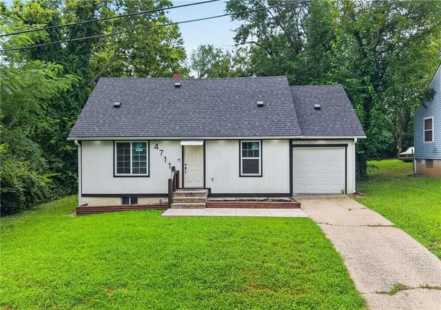Photo 2 of Single family home for sale at 4711 E 43rd Street, Kansas City, MO 64130 | MLS# 2634645 | Listing updated on 2026-08-18