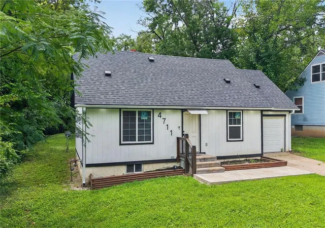 Photo 3 of Single family home for sale at 4711 E 43rd Street, Kansas City, MO 64130 | MLS# 2634645 | Listing updated on 2026-08-18
