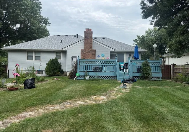 Photo 3 of Sale Pending at 304 Se Colony Dr, Lees Summit, MO 64063 | MLS# 2634647 | Listing updated on 2026-08-03