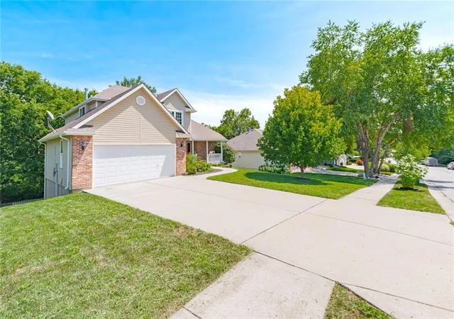 2nd image of 1517 Duncan Dr, Liberty, MO 64068 | MLS# 2634649